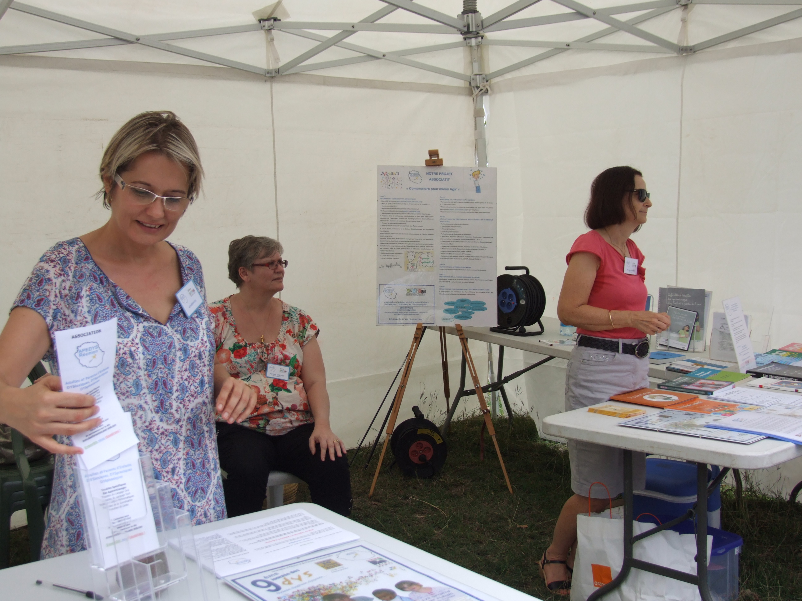 Photo Journee Nationale des Dys 2015 - 6 - Stand Apedys.JPG